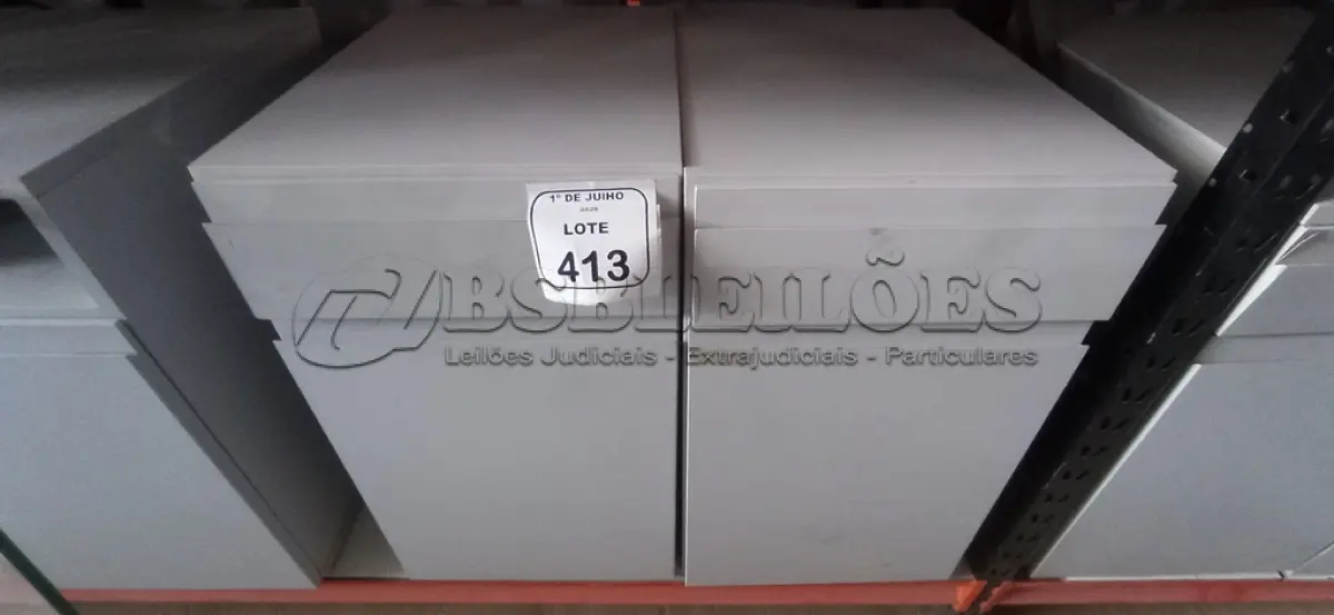 LOTE 413 - 02 ARMÁRIOS PARA CPU COM 01 PORTA E 01 GAVETA. (NO ESTADO) ATENÇÃO! FAZER A VISITAÇÃO ANTES DE ARREMATAR, NÃO SABEMOS SE FUNCIONA, LEILÃO NÃO TEM GARANTIA E NEM DEVOLUÇÃO, SUJEITO A POSSÍVEIS AVARIAS VISÍVEIS/OCULTAS E/OU AUSÊNCIA DE COMPONENTES.