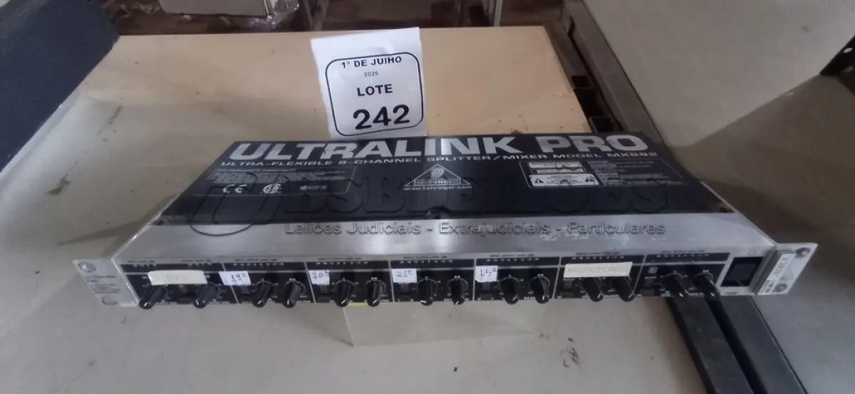 LOTE 242 - 01 SISTEMA DE ÁUDIO ULTRA- FLEXIBLE SPLITTER E MIX 8 CANAIS MODELO MX882 MARCA ULTRALINK PRO. (NO ESTADO) ATENÇÃO! FAZER A VISITAÇÃO ANTES DE ARREMATAR, NÃO SABEMOS SE FUNCIONA, LEILÃO NÃO TEM GARANTIA E NEM DEVOLUÇÃO, SUJEITO A POSSÍVEIS AVARIAS VISÍVEIS/OCULTAS E/OU AUSÊNCIA DE COMPONENTES.