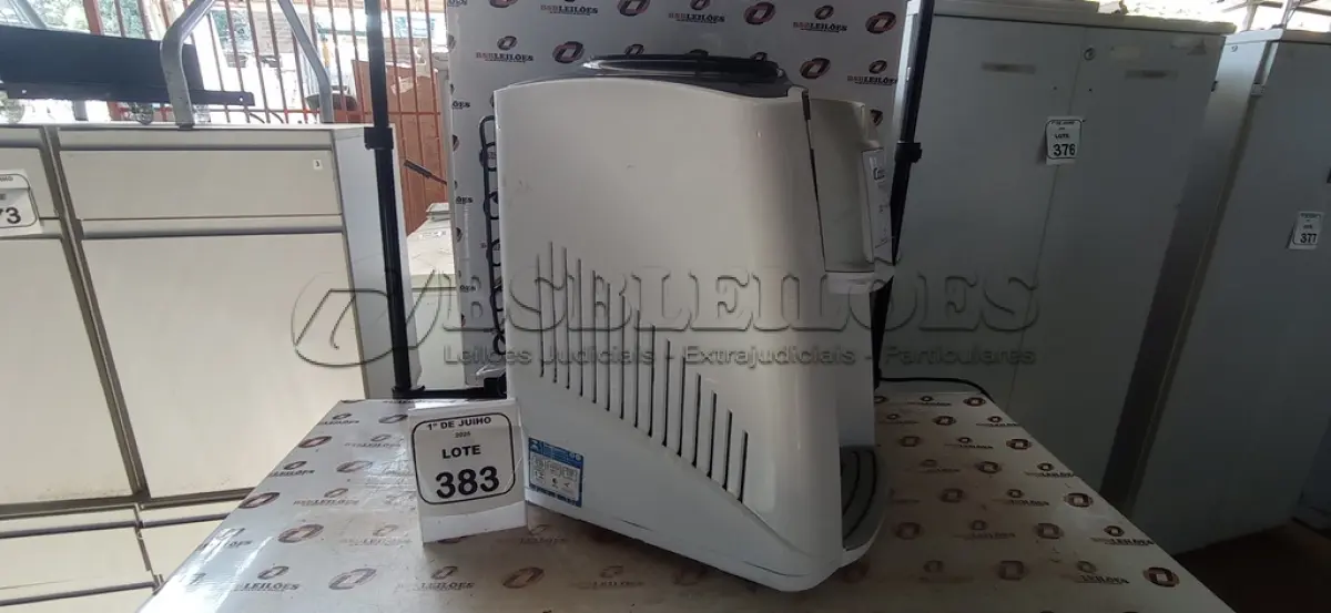 LOTE 383 - 01 BEBEDOURO PARA GARRAFÃO REFRIGERADO MARCA COLARMAQ. (NO ESTADO) ATENÇÃO! FAZER A VISITAÇÃO ANTES DE ARREMATAR, NÃO SABEMOS SE FUNCIONA, LEILÃO NÃO TEM GARANTIA E NEM DEVOLUÇÃO, SUJEITO A POSSÍVEIS AVARIAS VISÍVEIS/OCULTAS E/OU AUSÊNCIA DE COMPONENTES.