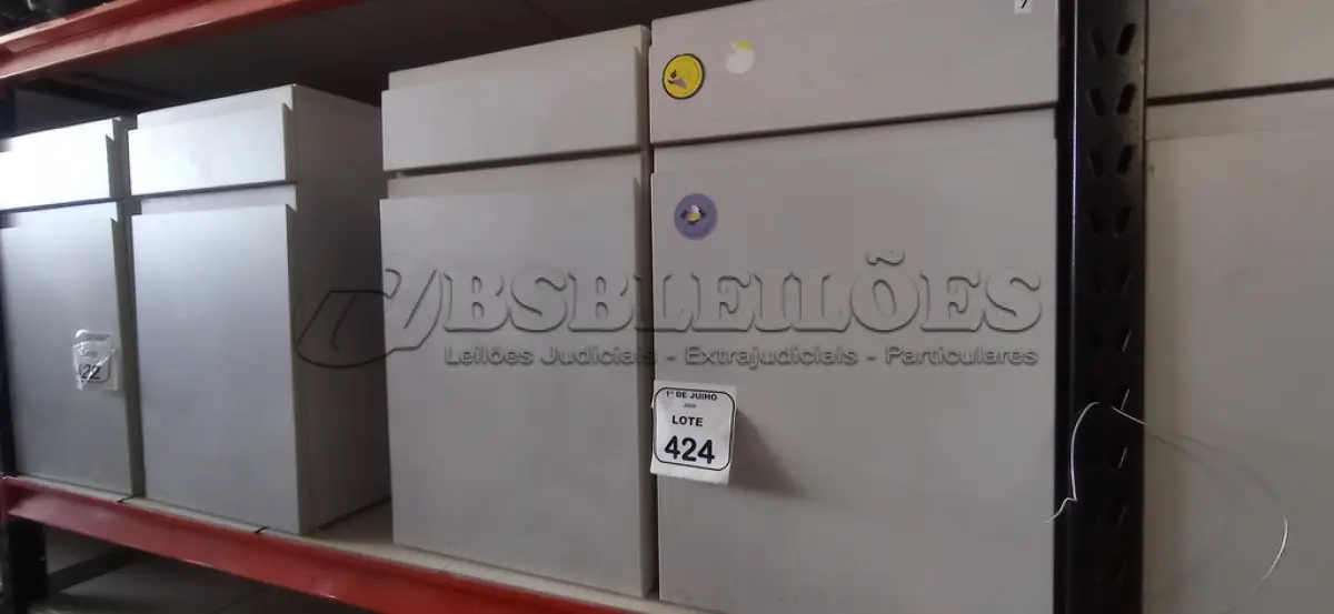 LOTE 424 - 02 ARMÁRIOS PARA CPU COM 01 PORTA E 01 GAVETA. (NO ESTADO) ATENÇÃO! FAZER A VISITAÇÃO ANTES DE ARREMATAR, NÃO SABEMOS SE FUNCIONA, LEILÃO NÃO TEM GARANTIA E NEM DEVOLUÇÃO, SUJEITO A POSSÍVEIS AVARIAS VISÍVEIS/OCULTAS E/OU AUSÊNCIA DE COMPONENTES.