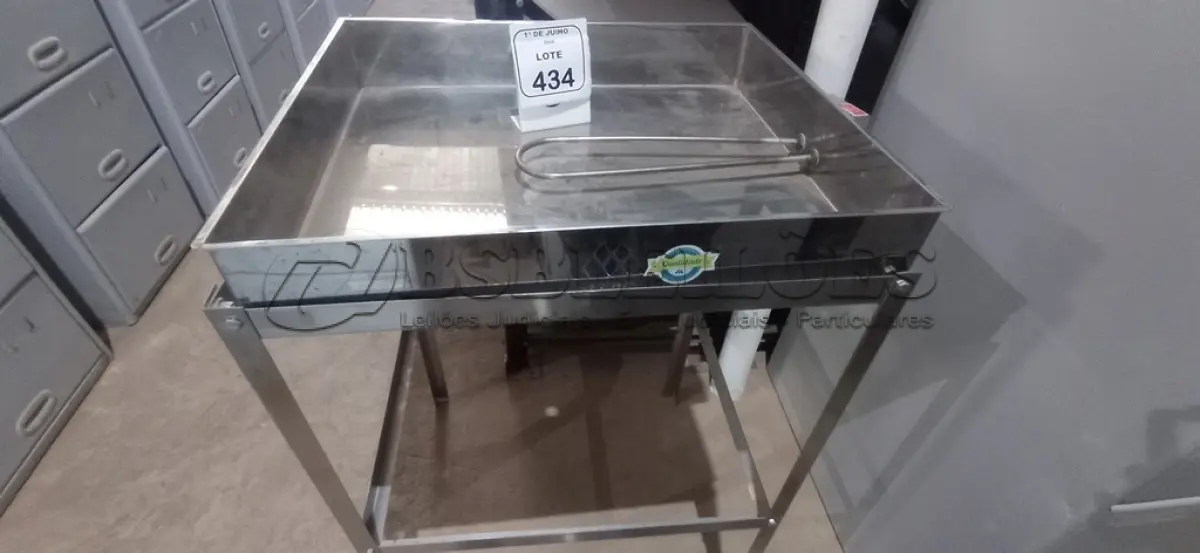 LOTE 434 - 01 BANHO MARIA EM INOX. (NO ESTADO) ATENÇÃO! FAZER A VISITAÇÃO ANTES DE ARREMATAR, NÃO SABEMOS SE FUNCIONA, LEILÃO NÃO TEM GARANTIA E NEM DEVOLUÇÃO, SUJEITO A POSSÍVEIS AVARIAS VISÍVEIS/OCULTAS E/OU AUSÊNCIA DE COMPONENTES.