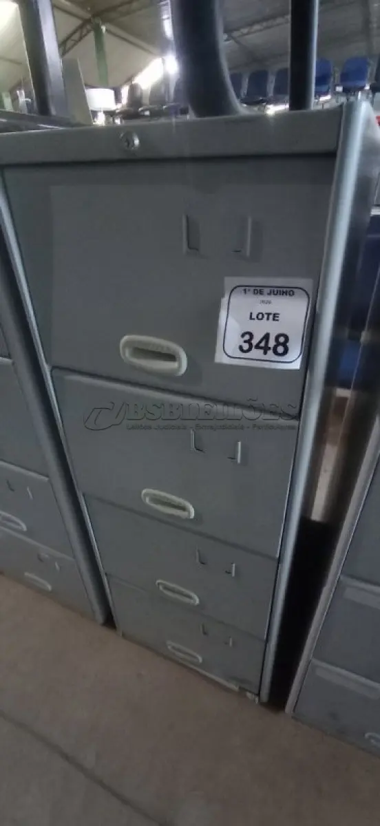LOTE 348 - 01 ARQUIVO DE AÇO COM 04 GAVETAS. (NO ESTADO) ATENÇÃO! FAZER A VISITAÇÃO ANTES DE ARREMATAR, NÃO SABEMOS SE FUNCIONA, LEILÃO NÃO TEM GARANTIA E NEM DEVOLUÇÃO, SUJEITO A POSSÍVEIS AVARIAS VISÍVEIS/OCULTAS E/OU AUSÊNCIA DE COMPONENTES.