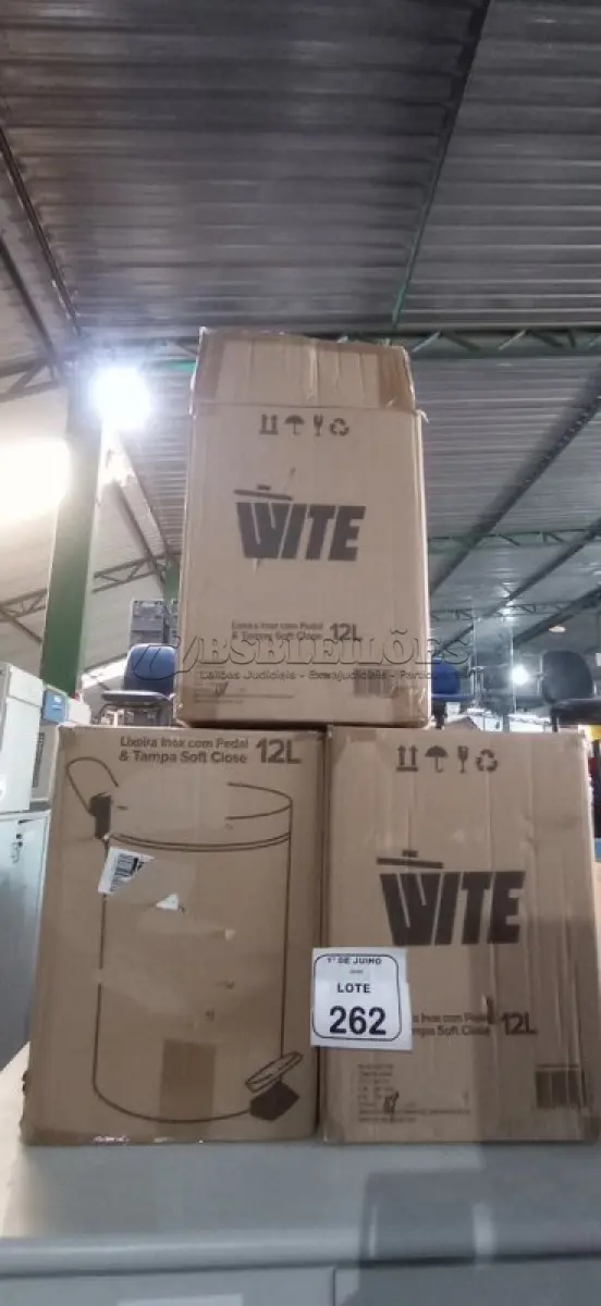 LOTE 262 - 03 LIXEIRAS EM INOX COM PEDAL SEM TAMPA. (NO ESTADO) ATENÇÃO! FAZER A VISITAÇÃO ANTES DE ARREMATAR, NÃO SABEMOS SE FUNCIONA, LEILÃO NÃO TEM GARANTIA E NEM DEVOLUÇÃO, SUJEITO A POSSÍVEIS AVARIAS VISÍVEIS/OCULTAS E/OU AUSÊNCIA DE COMPONENTES.