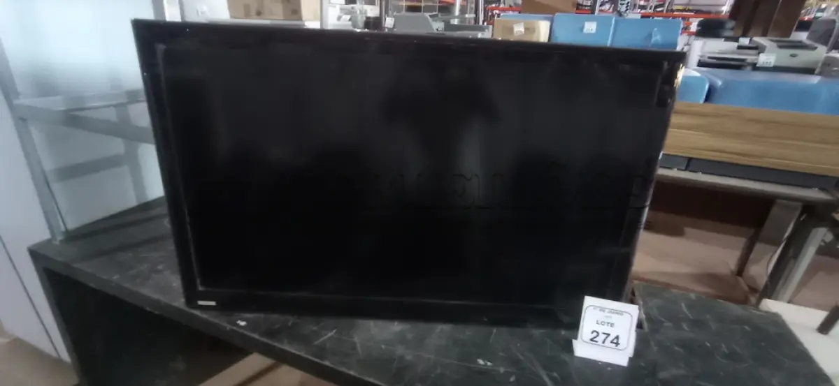 LOTE 274 - 01 TV 42’’ MARCA LG. (NO ESTADO) ATENÇÃO! FAZER A VISITAÇÃO ANTES DE ARREMATAR, NÃO SABEMOS SE FUNCIONA, LEILÃO NÃO TEM GARANTIA E NEM DEVOLUÇÃO, SUJEITO A POSSÍVEIS AVARIAS VISÍVEIS/OCULTAS E/OU AUSÊNCIA DE COMPONENTES.