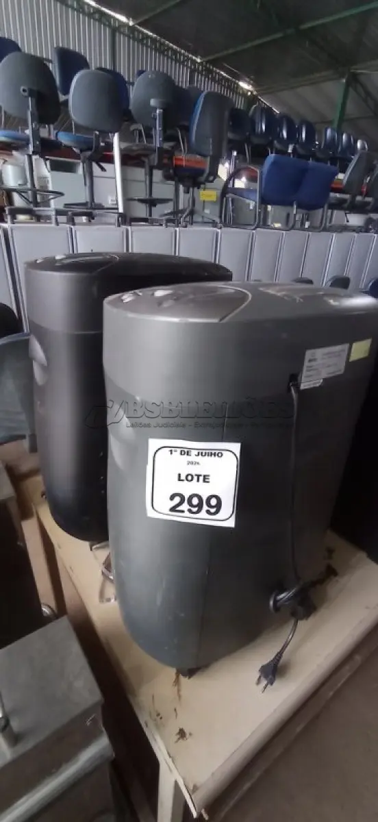 LOTE 299 - 02 FRAGMENTADORAS DE PAPEL. (NO ESTADO) ATENÇÃO! FAZER A VISITAÇÃO ANTES DE ARREMATAR, NÃO SABEMOS SE FUNCIONA, LEILÃO NÃO TEM GARANTIA E NEM DEVOLUÇÃO, SUJEITO A POSSÍVEIS AVARIAS VISÍVEIS/OCULTAS E/OU AUSÊNCIA DE COMPONENTES.