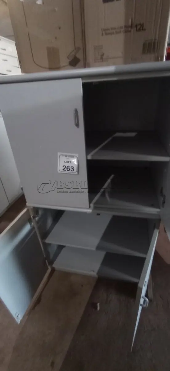 LOTE 263 - 02 ARMÁRIOS BAIXOS EM MADEIRA COM 02 PORTAS. (NO ESTADO) ATENÇÃO! FAZER A VISITAÇÃO ANTES DE ARREMATAR, NÃO SABEMOS SE FUNCIONA, LEILÃO NÃO TEM GARANTIA E NEM DEVOLUÇÃO, SUJEITO A POSSÍVEIS AVARIAS VISÍVEIS/OCULTAS E/OU AUSÊNCIA DE COMPONENTES.