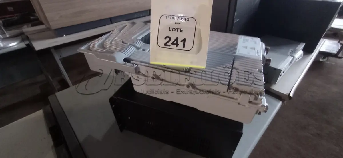 LOTE 241 - 01 UNIDADE DE RÁDIO REMOTA MODELO RRUS 01 B1 MARCA ERICSSON E 01 PABX ISION IP MARCA LEUCOTRON. (NO ESTADO) ATENÇÃO! FAZER A VISITAÇÃO ANTES DE ARREMATAR, NÃO SABEMOS SE FUNCIONA, LEILÃO NÃO TEM GARANTIA E NEM DEVOLUÇÃO, SUJEITO A POSSÍVEIS AVARIAS VISÍVEIS/OCULTAS E/OU AUSÊNCIA DE COMPONENTES.