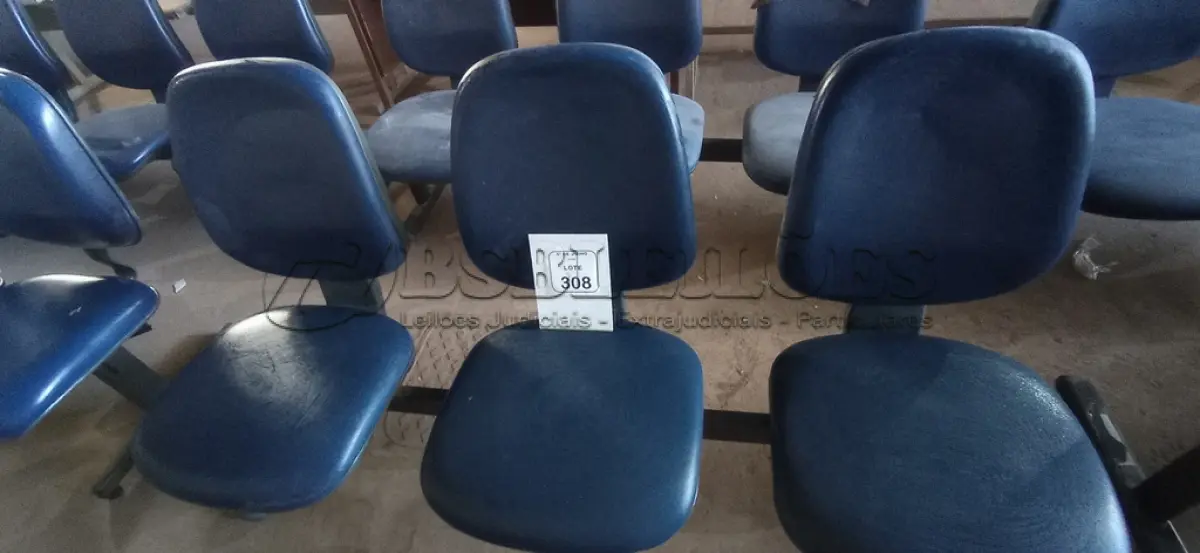 LOTE 308 - 01 CADEIRA TIPO LONGARINA COM 03 LUGARES. (NO ESTADO) ATENÇÃO! FAZER A VISITAÇÃO ANTES DE ARREMATAR, NÃO SABEMOS SE FUNCIONA, LEILÃO NÃO TEM GARANTIA E NEM DEVOLUÇÃO, SUJEITO A POSSÍVEIS AVARIAS VISÍVEIS/OCULTAS E/OU AUSÊNCIA DE COMPONENTES.