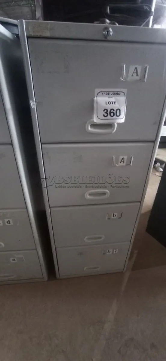 LOTE 360 - 01 ARQUIVO DE AÇO COM 04 GAVETAS. (NO ESTADO) ATENÇÃO! FAZER A VISITAÇÃO ANTES DE ARREMATAR, NÃO SABEMOS SE FUNCIONA, LEILÃO NÃO TEM GARANTIA E NEM DEVOLUÇÃO, SUJEITO A POSSÍVEIS AVARIAS VISÍVEIS/OCULTAS E/OU AUSÊNCIA DE COMPONENTES.