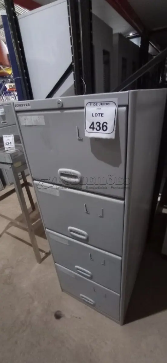 LOTE 436 - 01 ARQUIVO DE AÇO COM 04 GAVETAS. (NO ESTADO) ATENÇÃO! FAZER A VISITAÇÃO ANTES DE ARREMATAR, NÃO SABEMOS SE FUNCIONA, LEILÃO NÃO TEM GARANTIA E NEM DEVOLUÇÃO, SUJEITO A POSSÍVEIS AVARIAS VISÍVEIS/OCULTAS E/OU AUSÊNCIA DE COMPONENTES.