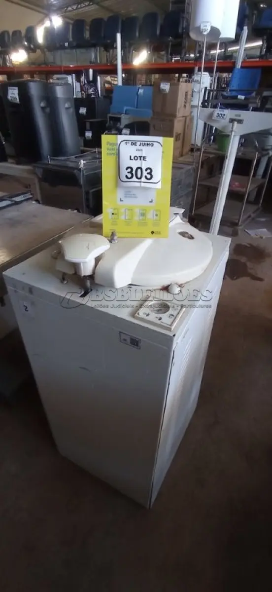 LOTE 303 - 01 AUTOCLAVE LABORATORIAL. (NO ESTADO) ATENÇÃO! FAZER A VISITAÇÃO ANTES DE ARREMATAR, NÃO SABEMOS SE FUNCIONA, LEILÃO NÃO TEM GARANTIA E NEM DEVOLUÇÃO, SUJEITO A POSSÍVEIS AVARIAS VISÍVEIS/OCULTAS E/OU AUSÊNCIA DE COMPONENTES.
