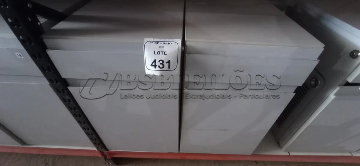 LOTE 431 - 02 ARMÁRIOS PARA CPU COM 01 PORTA E 01 GAVETA. (NO ESTADO) ATENÇÃO! FAZER A VISITAÇÃO ANTES DE ARREMATAR, NÃO SABEMOS SE FUNCIONA, LEILÃO NÃO TEM GARANTIA E NEM DEVOLUÇÃO, SUJEITO A POSSÍVEIS AVARIAS VISÍVEIS/OCULTAS E/OU AUSÊNCIA DE COMPONENTES.