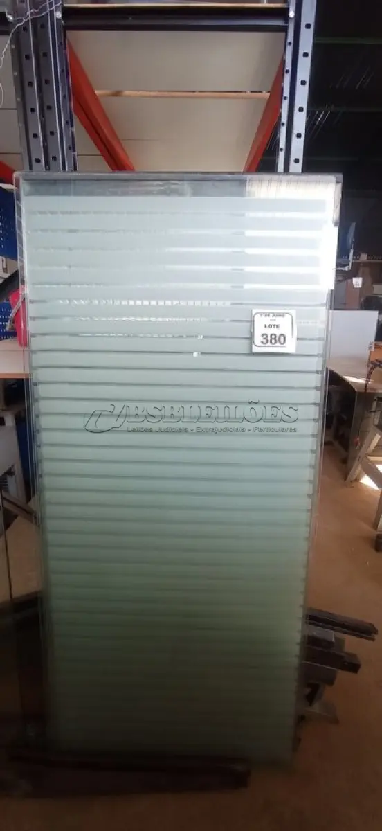 LOTE 380 - 06 VIDROS DE 1,65X0,74 E VÁRIOS FERROS DE BIOMBO. (NO ESTADO) ATENÇÃO! FAZER A VISITAÇÃO ANTES DE ARREMATAR, NÃO SABEMOS SE FUNCIONA, LEILÃO NÃO TEM GARANTIA E NEM DEVOLUÇÃO, SUJEITO A POSSÍVEIS AVARIAS VISÍVEIS/OCULTAS E/OU AUSÊNCIA DE COMPONENTES.