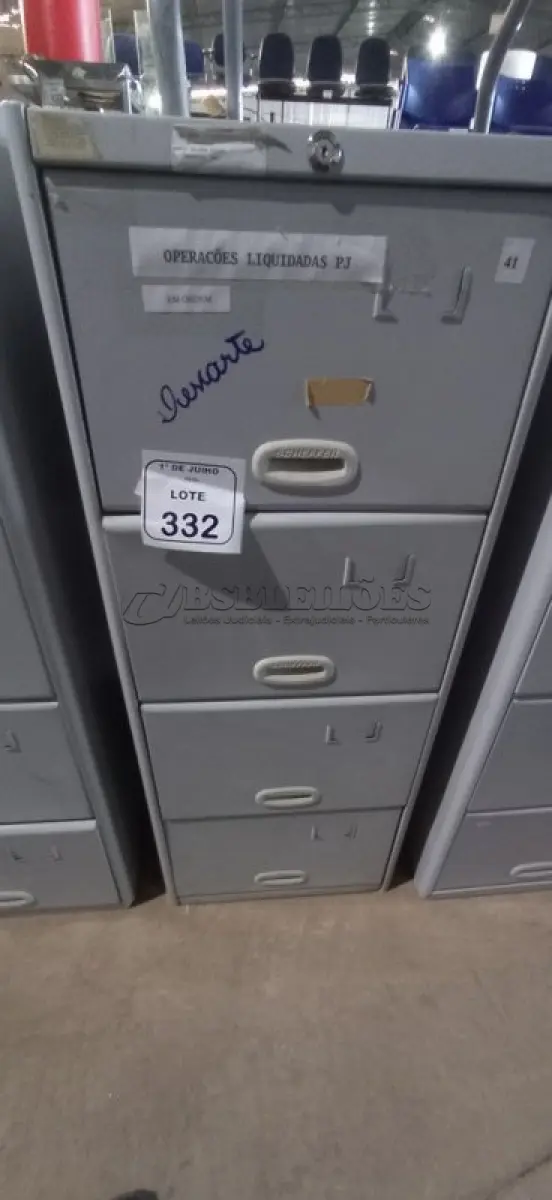 LOTE 332 - 01 ARQUIVO DE AÇO COM 04 GAVETAS. (NO ESTADO) ATENÇÃO! FAZER A VISITAÇÃO ANTES DE ARREMATAR, NÃO SABEMOS SE FUNCIONA, LEILÃO NÃO TEM GARANTIA E NEM DEVOLUÇÃO, SUJEITO A POSSÍVEIS AVARIAS VISÍVEIS/OCULTAS E/OU AUSÊNCIA DE COMPONENTES.