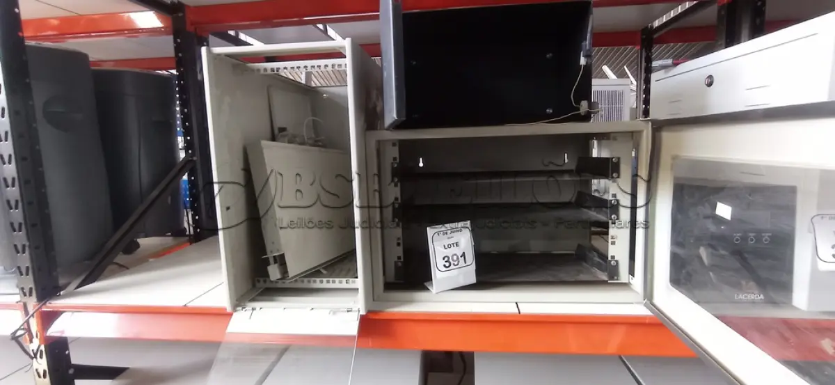 LOTE 391 - 03 RACKS DE PROTEÇÃO EM FERRO. (NO ESTADO) ATENÇÃO! FAZER A VISITAÇÃO ANTES DE ARREMATAR, NÃO SABEMOS SE FUNCIONA, LEILÃO NÃO TEM GARANTIA E NEM DEVOLUÇÃO, SUJEITO A POSSÍVEIS AVARIAS VISÍVEIS/OCULTAS E/OU AUSÊNCIA DE COMPONENTES.