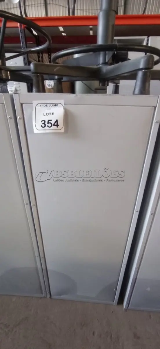 LOTE 354 - 01 ARQUIVO DE AÇO COM 04 GAVETAS. (NO ESTADO) ATENÇÃO! FAZER A VISITAÇÃO ANTES DE ARREMATAR, NÃO SABEMOS SE FUNCIONA, LEILÃO NÃO TEM GARANTIA E NEM DEVOLUÇÃO, SUJEITO A POSSÍVEIS AVARIAS VISÍVEIS/OCULTAS E/OU AUSÊNCIA DE COMPONENTES.