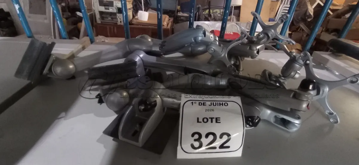 LOTE 322 - 05 SUPORTES DE MONITORES PARA PAREDE. (NO ESTADO) ATENÇÃO! FAZER A VISITAÇÃO ANTES DE ARREMATAR, NÃO SABEMOS SE FUNCIONA, LEILÃO NÃO TEM GARANTIA E NEM DEVOLUÇÃO, SUJEITO A POSSÍVEIS AVARIAS VISÍVEIS/OCULTAS E/OU AUSÊNCIA DE COMPONENTES.