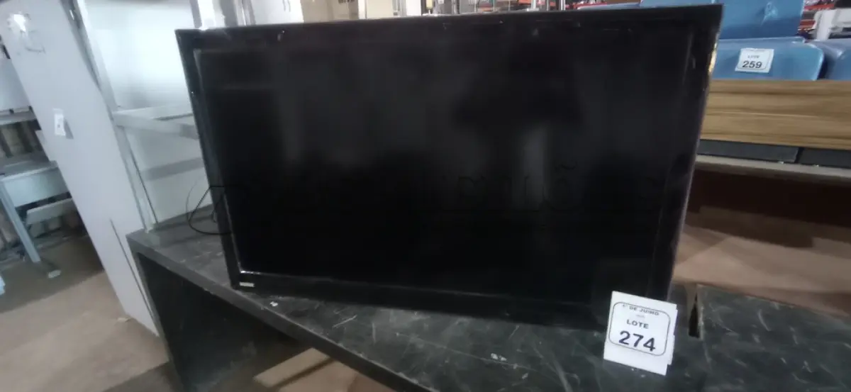 LOTE 274 - 01 TV 42’’ MARCA LG. (NO ESTADO) ATENÇÃO! FAZER A VISITAÇÃO ANTES DE ARREMATAR, NÃO SABEMOS SE FUNCIONA, LEILÃO NÃO TEM GARANTIA E NEM DEVOLUÇÃO, SUJEITO A POSSÍVEIS AVARIAS VISÍVEIS/OCULTAS E/OU AUSÊNCIA DE COMPONENTES.