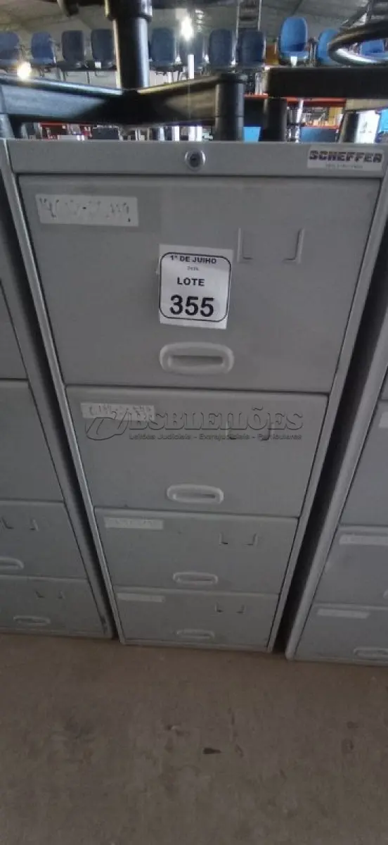 LOTE 355 - 01 ARQUIVO DE AÇO COM 04 GAVETAS. (NO ESTADO) ATENÇÃO! FAZER A VISITAÇÃO ANTES DE ARREMATAR, NÃO SABEMOS SE FUNCIONA, LEILÃO NÃO TEM GARANTIA E NEM DEVOLUÇÃO, SUJEITO A POSSÍVEIS AVARIAS VISÍVEIS/OCULTAS E/OU AUSÊNCIA DE COMPONENTES.