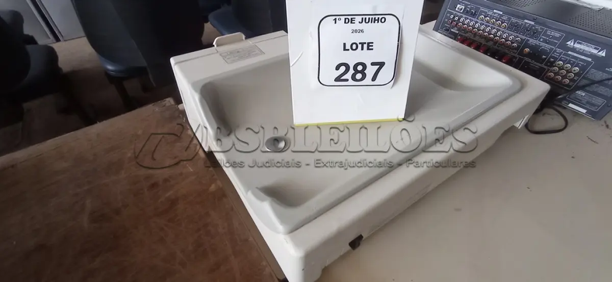 LOTE 287 - 01 APARELHO DE DIÁLISE PERITONEAL MARCA BAXTER. (NO ESTADO) ATENÇÃO! FAZER A VISITAÇÃO ANTES DE ARREMATAR, NÃO SABEMOS SE FUNCIONA, LEILÃO NÃO TEM GARANTIA E NEM DEVOLUÇÃO, SUJEITO A POSSÍVEIS AVARIAS VISÍVEIS/OCULTAS E/OU AUSÊNCIA DE COMPONENTES.