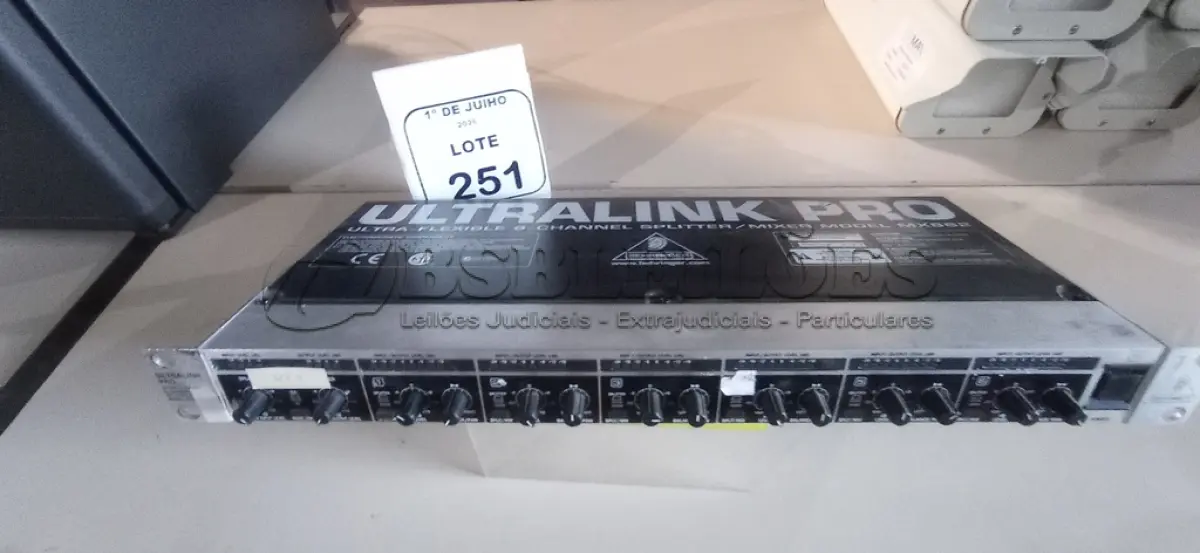 LOTE 251 - 01 SISTEMA DE ÁUDIO ULTRA- FLEXIBLE SPLITTER E MIX 8 CANAIS MODELO MX882 MARCA ULTRALINK PRO. (NO ESTADO) ATENÇÃO! FAZER A VISITAÇÃO ANTES DE ARREMATAR, NÃO SABEMOS SE FUNCIONA, LEILÃO NÃO TEM GARANTIA E NEM DEVOLUÇÃO, SUJEITO A POSSÍVEIS AVARIAS VISÍVEIS/OCULTAS E/OU AUSÊNCIA DE COMPONENTES.