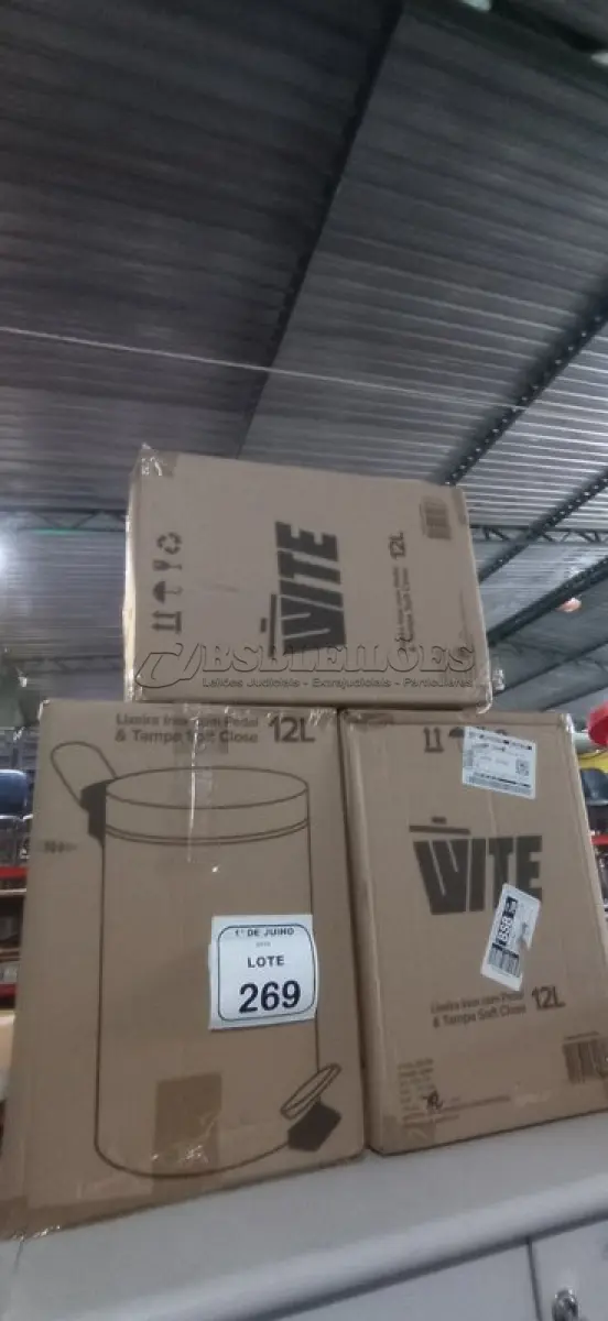 LOTE 269 - 03 LIXEIRAS EM INOX COM PEDAL SEM TAMPA. (NO ESTADO) ATENÇÃO! FAZER A VISITAÇÃO ANTES DE ARREMATAR, NÃO SABEMOS SE FUNCIONA, LEILÃO NÃO TEM GARANTIA E NEM DEVOLUÇÃO, SUJEITO A POSSÍVEIS AVARIAS VISÍVEIS/OCULTAS E/OU AUSÊNCIA DE COMPONENTES.