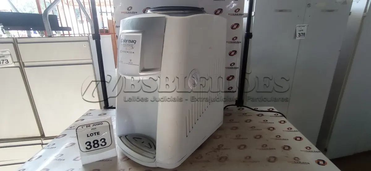 LOTE 383 - 01 BEBEDOURO PARA GARRAFÃO REFRIGERADO MARCA COLARMAQ. (NO ESTADO) ATENÇÃO! FAZER A VISITAÇÃO ANTES DE ARREMATAR, NÃO SABEMOS SE FUNCIONA, LEILÃO NÃO TEM GARANTIA E NEM DEVOLUÇÃO, SUJEITO A POSSÍVEIS AVARIAS VISÍVEIS/OCULTAS E/OU AUSÊNCIA DE COMPONENTES.