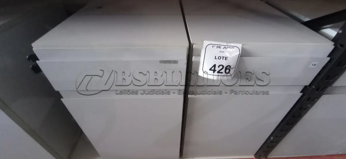 LOTE 426 - 02 ARMÁRIOS PARA CPU COM 01 PORTA E 01 GAVETA. (NO ESTADO) ATENÇÃO! FAZER A VISITAÇÃO ANTES DE ARREMATAR, NÃO SABEMOS SE FUNCIONA, LEILÃO NÃO TEM GARANTIA E NEM DEVOLUÇÃO, SUJEITO A POSSÍVEIS AVARIAS VISÍVEIS/OCULTAS E/OU AUSÊNCIA DE COMPONENTES.