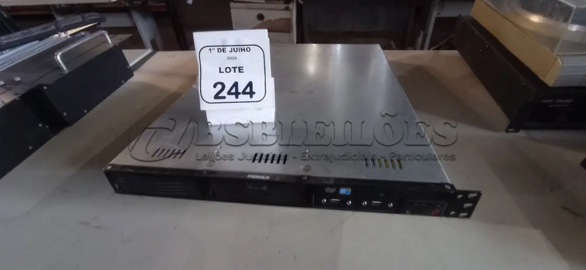 LOTE 244 - 01 SERVIDOR RACK MARCA DIEBOLD. (NO ESTADO) ATENÇÃO! FAZER A VISITAÇÃO ANTES DE ARREMATAR, NÃO SABEMOS SE FUNCIONA, LEILÃO NÃO TEM GARANTIA E NEM DEVOLUÇÃO, SUJEITO A POSSÍVEIS AVARIAS VISÍVEIS/OCULTAS E/OU AUSÊNCIA DE COMPONENTES.