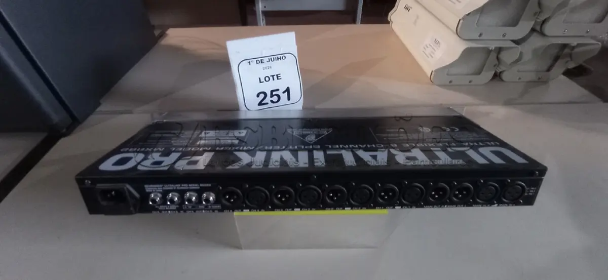 LOTE 251 - 01 SISTEMA DE ÁUDIO ULTRA- FLEXIBLE SPLITTER E MIX 8 CANAIS MODELO MX882 MARCA ULTRALINK PRO. (NO ESTADO) ATENÇÃO! FAZER A VISITAÇÃO ANTES DE ARREMATAR, NÃO SABEMOS SE FUNCIONA, LEILÃO NÃO TEM GARANTIA E NEM DEVOLUÇÃO, SUJEITO A POSSÍVEIS AVARIAS VISÍVEIS/OCULTAS E/OU AUSÊNCIA DE COMPONENTES.