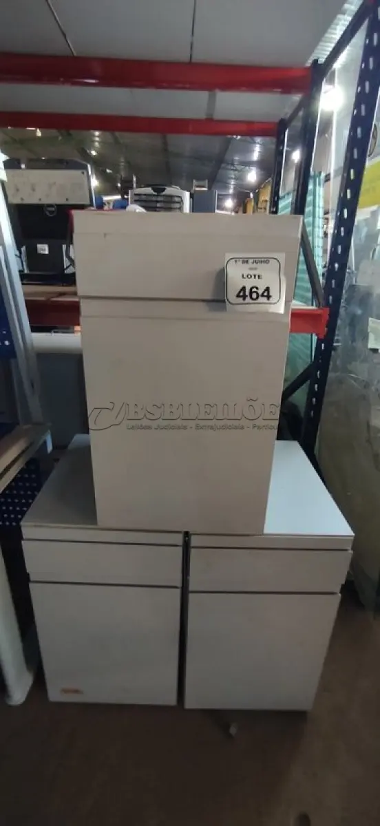 LOTE 464 - 03 ARMÁRIOS PARA CPU COM 01 PORTA E 01 GAVETA. (NO ESTADO) ATENÇÃO! FAZER A VISITAÇÃO ANTES DE ARREMATAR, NÃO SABEMOS SE FUNCIONA, LEILÃO NÃO TEM GARANTIA E NEM DEVOLUÇÃO, SUJEITO A POSSÍVEIS AVARIAS VISÍVEIS/OCULTAS E/OU AUSÊNCIA DE COMPONENTES.