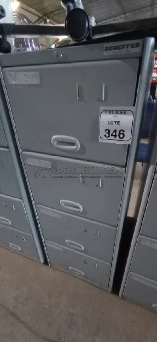 LOTE 346 - 01 ARQUIVO DE AÇO COM 04 GAVETAS. (NO ESTADO) ATENÇÃO! FAZER A VISITAÇÃO ANTES DE ARREMATAR, NÃO SABEMOS SE FUNCIONA, LEILÃO NÃO TEM GARANTIA E NEM DEVOLUÇÃO, SUJEITO A POSSÍVEIS AVARIAS VISÍVEIS/OCULTAS E/OU AUSÊNCIA DE COMPONENTES.