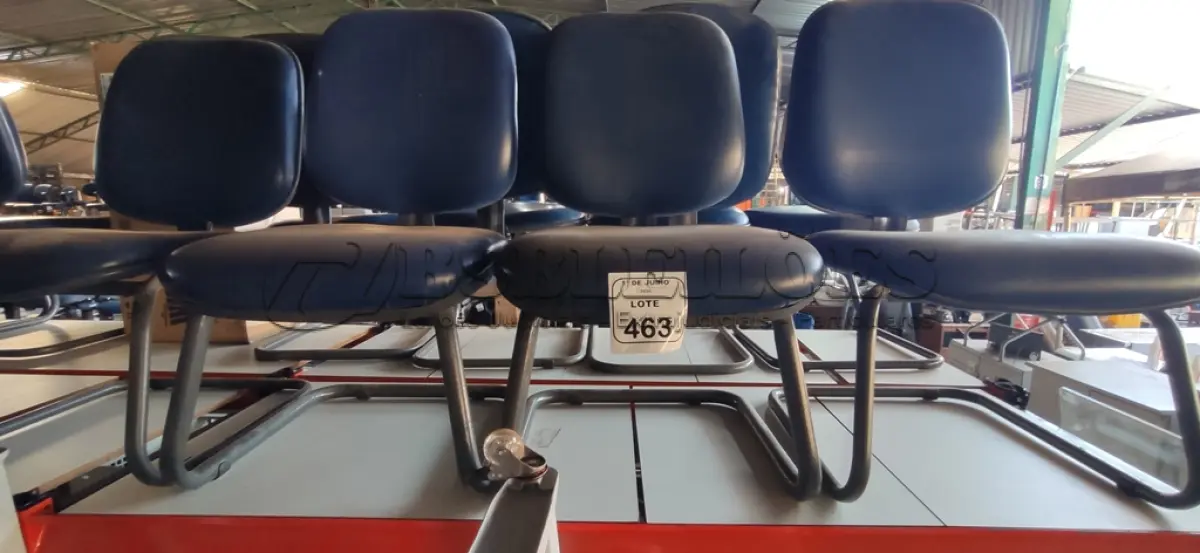 LOTE 463 - 04 CADEIRAS DE PÉS FIXOS. (NO ESTADO) ATENÇÃO! FAZER A VISITAÇÃO ANTES DE ARREMATAR, NÃO SABEMOS SE FUNCIONA, LEILÃO NÃO TEM GARANTIA E NEM DEVOLUÇÃO, SUJEITO A POSSÍVEIS AVARIAS VISÍVEIS/OCULTAS E/OU AUSÊNCIA DE COMPONENTES.