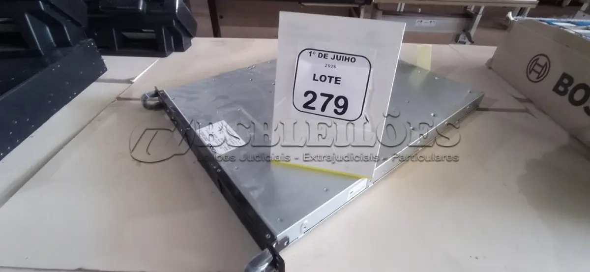 LOTE 279 - 01 SERVIDOR RACK MARCA DIEBOLD. (NO ESTADO) ATENÇÃO! FAZER A VISITAÇÃO ANTES DE ARREMATAR, NÃO SABEMOS SE FUNCIONA, LEILÃO NÃO TEM GARANTIA E NEM DEVOLUÇÃO, SUJEITO A POSSÍVEIS AVARIAS VISÍVEIS/OCULTAS E/OU AUSÊNCIA DE COMPONENTES.