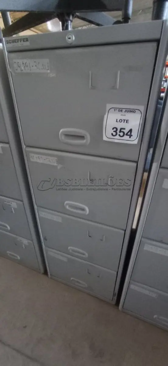 LOTE 354 - 01 ARQUIVO DE AÇO COM 04 GAVETAS. (NO ESTADO) ATENÇÃO! FAZER A VISITAÇÃO ANTES DE ARREMATAR, NÃO SABEMOS SE FUNCIONA, LEILÃO NÃO TEM GARANTIA E NEM DEVOLUÇÃO, SUJEITO A POSSÍVEIS AVARIAS VISÍVEIS/OCULTAS E/OU AUSÊNCIA DE COMPONENTES.