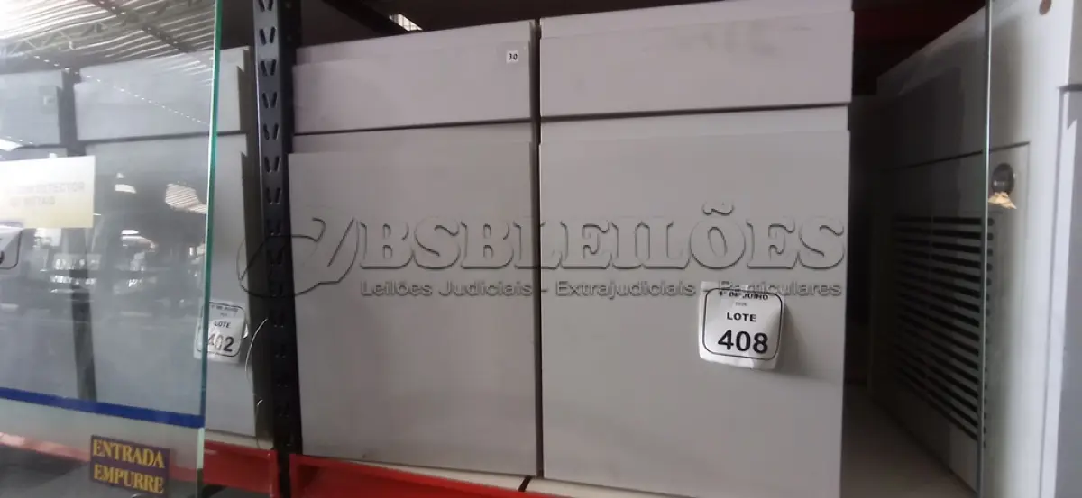 LOTE 408 - 02 ARMÁRIOS PARA CPU COM 01 PORTA E 01 GAVETA. (NO ESTADO) ATENÇÃO! FAZER A VISITAÇÃO ANTES DE ARREMATAR, NÃO SABEMOS SE FUNCIONA, LEILÃO NÃO TEM GARANTIA E NEM DEVOLUÇÃO, SUJEITO A POSSÍVEIS AVARIAS VISÍVEIS/OCULTAS E/OU AUSÊNCIA DE COMPONENTES.
