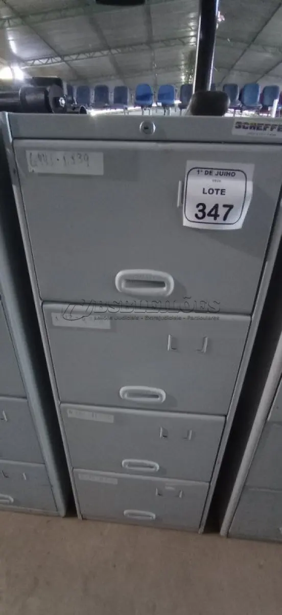 LOTE 347 - 01 ARQUIVO DE AÇO COM 04 GAVETAS. (NO ESTADO) ATENÇÃO! FAZER A VISITAÇÃO ANTES DE ARREMATAR, NÃO SABEMOS SE FUNCIONA, LEILÃO NÃO TEM GARANTIA E NEM DEVOLUÇÃO, SUJEITO A POSSÍVEIS AVARIAS VISÍVEIS/OCULTAS E/OU AUSÊNCIA DE COMPONENTES.