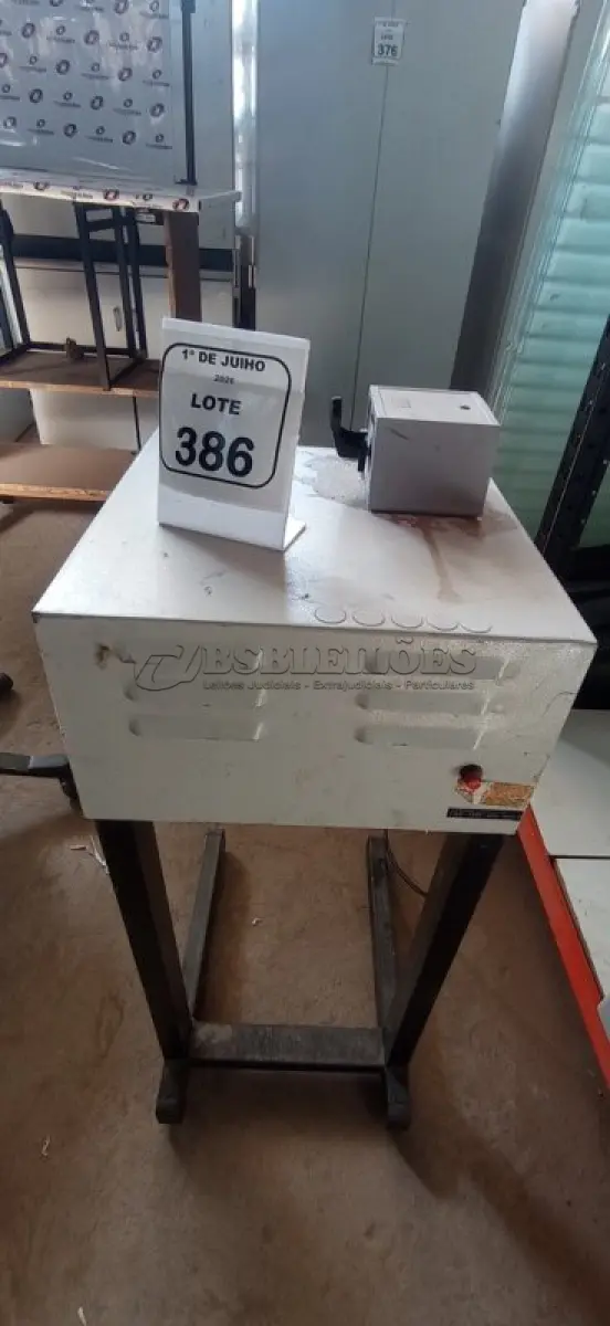 LOTE 386 - 01 FRAGMENTADORA DE PAPEL 110V. (NO ESTADO) ATENÇÃO! FAZER A VISITAÇÃO ANTES DE ARREMATAR, NÃO SABEMOS SE FUNCIONA, LEILÃO NÃO TEM GARANTIA E NEM DEVOLUÇÃO, SUJEITO A POSSÍVEIS AVARIAS VISÍVEIS/OCULTAS E/OU AUSÊNCIA DE COMPONENTES.