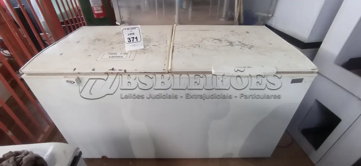 LOTE 371 - 01 FREEZER HORIZONTAL MODELO H500 MARCA ELECTROLUX. (NO ESTADO) ATENÇÃO! FAZER A VISITAÇÃO ANTES DE ARREMATAR, NÃO SABEMOS SE FUNCIONA, LEILÃO NÃO TEM GARANTIA E NEM DEVOLUÇÃO, SUJEITO A POSSÍVEIS AVARIAS VISÍVEIS/OCULTAS E/OU AUSÊNCIA DE COMPONENTES.