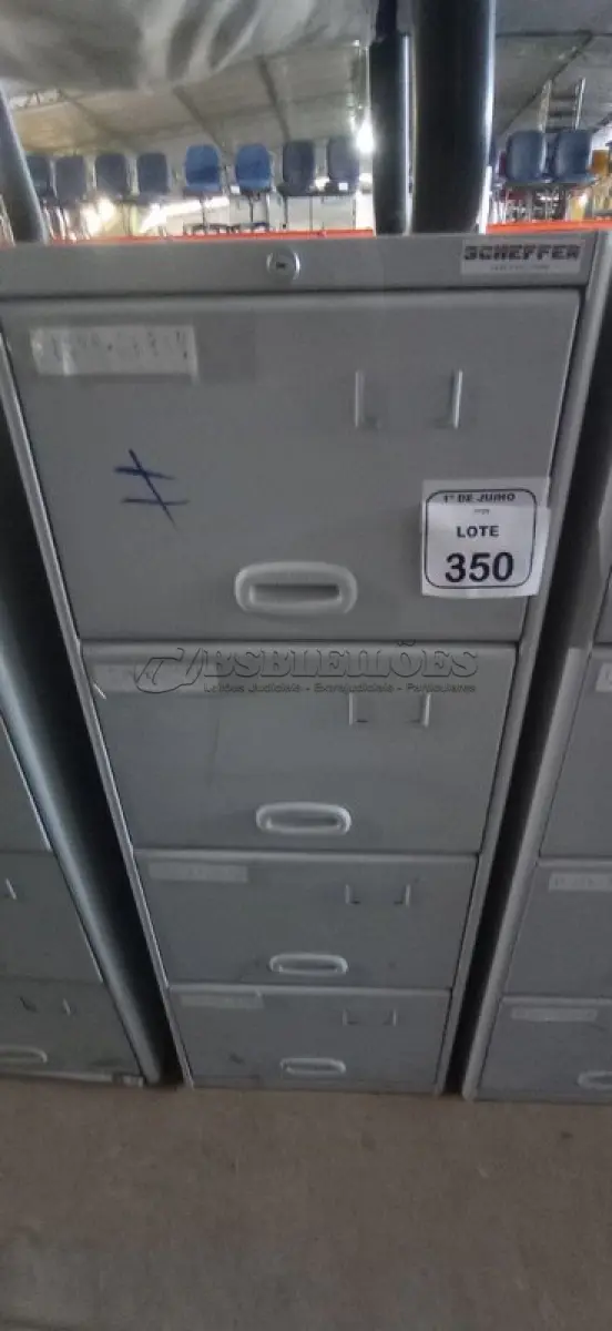 LOTE 350 - 01 ARQUIVO DE AÇO COM 04 GAVETAS. (NO ESTADO) ATENÇÃO! FAZER A VISITAÇÃO ANTES DE ARREMATAR, NÃO SABEMOS SE FUNCIONA, LEILÃO NÃO TEM GARANTIA E NEM DEVOLUÇÃO, SUJEITO A POSSÍVEIS AVARIAS VISÍVEIS/OCULTAS E/OU AUSÊNCIA DE COMPONENTES.