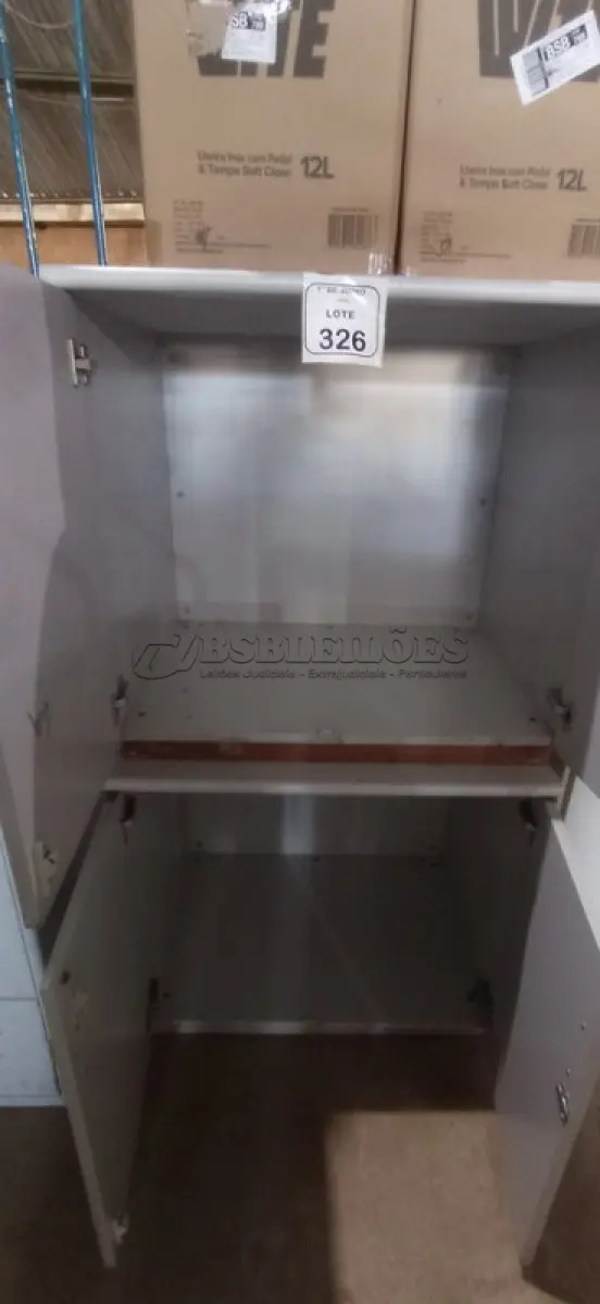 LOTE 326 - 02 ARMÁRIOS BAIXOS EM MADEIRA COM 02 PORTAS. (NO ESTADO) ATENÇÃO! FAZER A VISITAÇÃO ANTES DE ARREMATAR, NÃO SABEMOS SE FUNCIONA, LEILÃO NÃO TEM GARANTIA E NEM DEVOLUÇÃO, SUJEITO A POSSÍVEIS AVARIAS VISÍVEIS/OCULTAS E/OU AUSÊNCIA DE COMPONENTES.