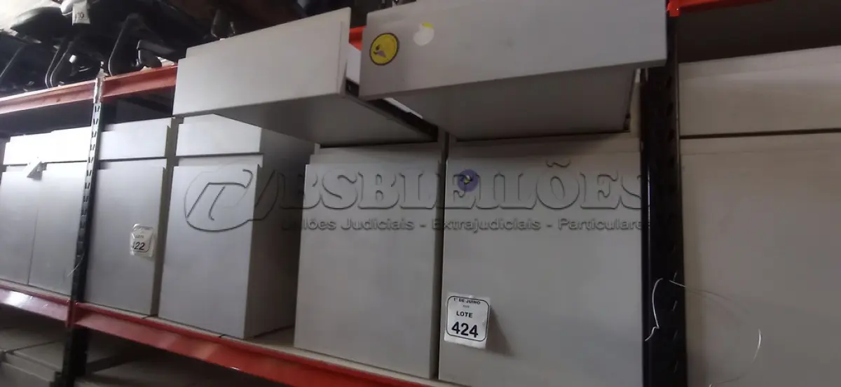 LOTE 424 - 02 ARMÁRIOS PARA CPU COM 01 PORTA E 01 GAVETA. (NO ESTADO) ATENÇÃO! FAZER A VISITAÇÃO ANTES DE ARREMATAR, NÃO SABEMOS SE FUNCIONA, LEILÃO NÃO TEM GARANTIA E NEM DEVOLUÇÃO, SUJEITO A POSSÍVEIS AVARIAS VISÍVEIS/OCULTAS E/OU AUSÊNCIA DE COMPONENTES.