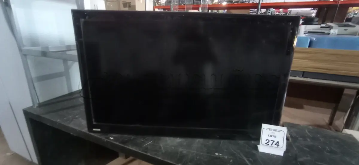 LOTE 274 - 01 TV 42’’ MARCA LG. (NO ESTADO) ATENÇÃO! FAZER A VISITAÇÃO ANTES DE ARREMATAR, NÃO SABEMOS SE FUNCIONA, LEILÃO NÃO TEM GARANTIA E NEM DEVOLUÇÃO, SUJEITO A POSSÍVEIS AVARIAS VISÍVEIS/OCULTAS E/OU AUSÊNCIA DE COMPONENTES.