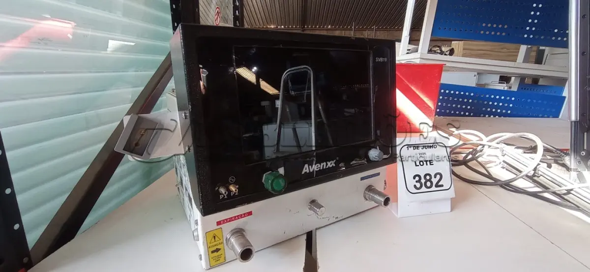 LOTE 382 - 01 VENTILADOR PULMONAR AVENXX SVB19. (NO ESTADO) ATENÇÃO! FAZER A VISITAÇÃO ANTES DE ARREMATAR, NÃO SABEMOS SE FUNCIONA, LEILÃO NÃO TEM GARANTIA E NEM DEVOLUÇÃO, SUJEITO A POSSÍVEIS AVARIAS VISÍVEIS/OCULTAS E/OU AUSÊNCIA DE COMPONENTES.