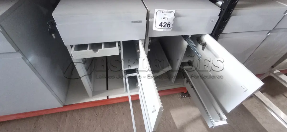 LOTE 426 - 02 ARMÁRIOS PARA CPU COM 01 PORTA E 01 GAVETA. (NO ESTADO) ATENÇÃO! FAZER A VISITAÇÃO ANTES DE ARREMATAR, NÃO SABEMOS SE FUNCIONA, LEILÃO NÃO TEM GARANTIA E NEM DEVOLUÇÃO, SUJEITO A POSSÍVEIS AVARIAS VISÍVEIS/OCULTAS E/OU AUSÊNCIA DE COMPONENTES.