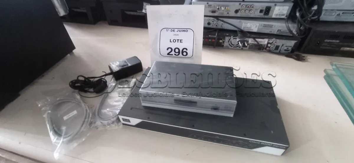 LOTE 296 - 01 ROTEADOR MODELO 800M MARCA CISCO E 01 ADDERLINK IP GOLD MARCA REAL VA. (NO ESTADO) ATENÇÃO! FAZER A VISITAÇÃO ANTES DE ARREMATAR, NÃO SABEMOS SE FUNCIONA, LEILÃO NÃO TEM GARANTIA E NEM DEVOLUÇÃO, SUJEITO A POSSÍVEIS AVARIAS VISÍVEIS/OCULTAS E/OU AUSÊNCIA DE COMPONENTES.