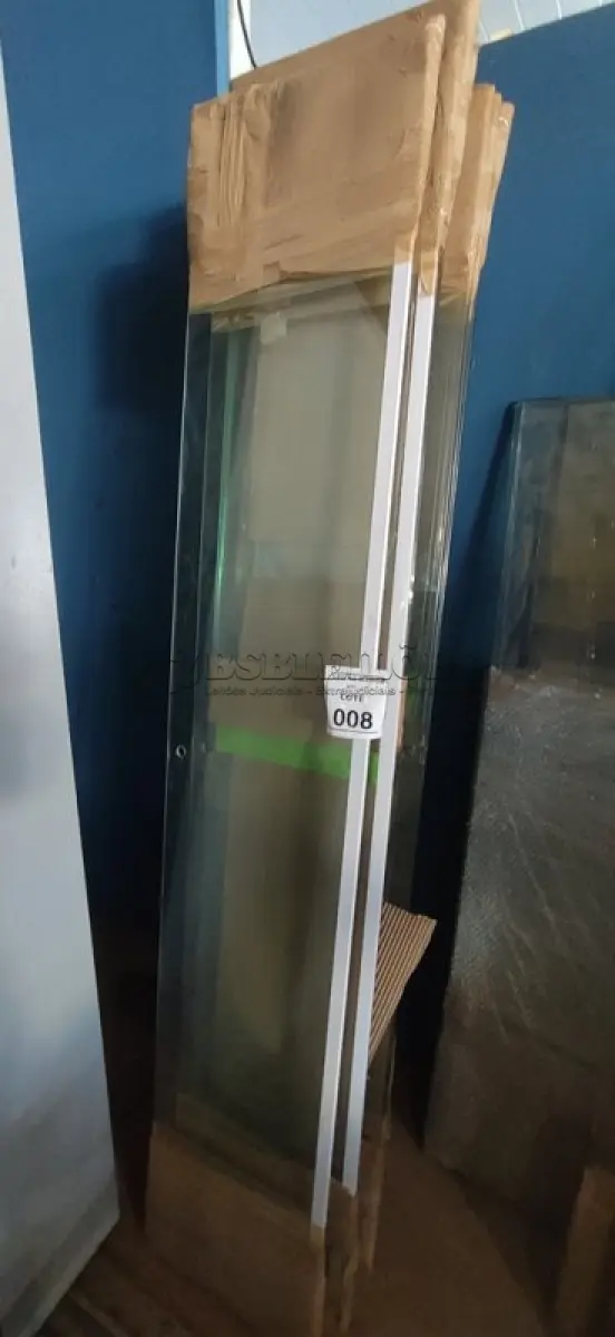 LOTE 008 - 01 LOTE COM VIDROS RETANGULARES. (NO ESTADO) ATENÇÃO! FAZER A VISITAÇÃO ANTES DE ARREMATAR, NÃO SABEMOS SE FUNCIONA, LEILÃO NÃO TEM GARANTIA E NEM DEVOLUÇÃO, SUJEITO A POSSÍVEIS AVARIAS VISÍVEIS/OCULTAS E/OU AUSÊNCIA DE COMPONENTES.