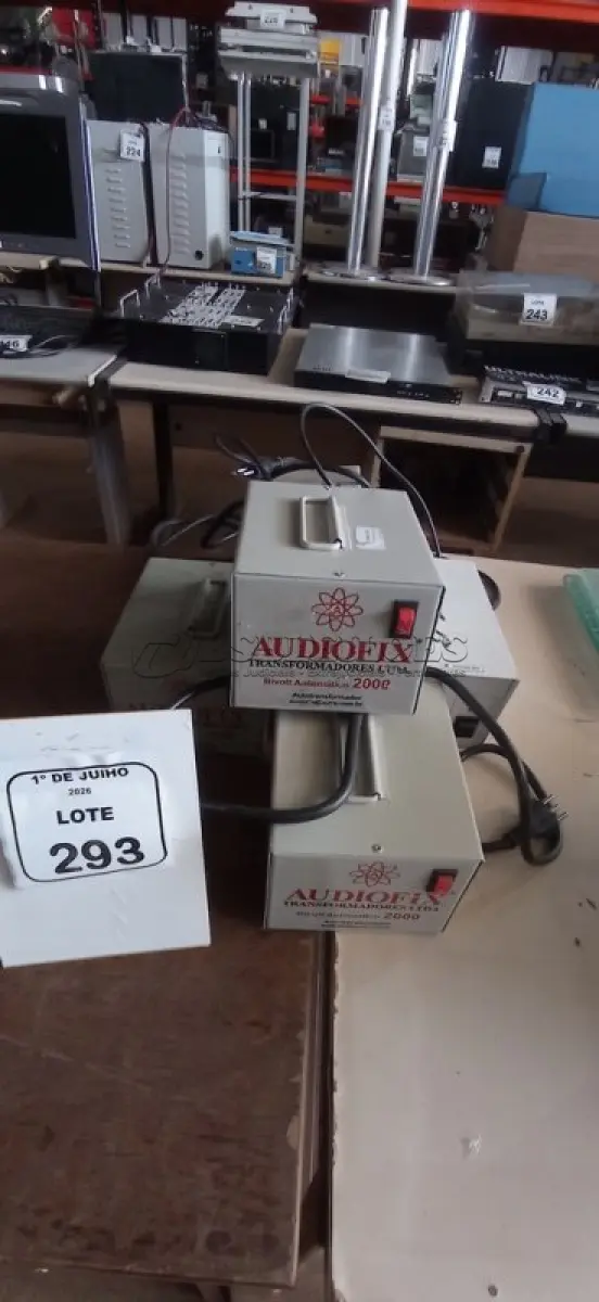 LOTE 293 - 05 TRANSFORMADORES DE MARCAS E MODELOS DIVERSOS. (NO ESTADO) ATENÇÃO! FAZER A VISITAÇÃO ANTES DE ARREMATAR, NÃO SABEMOS SE FUNCIONA, LEILÃO NÃO TEM GARANTIA E NEM DEVOLUÇÃO, SUJEITO A POSSÍVEIS AVARIAS VISÍVEIS/OCULTAS E/OU AUSÊNCIA DE COMPONENTES.
