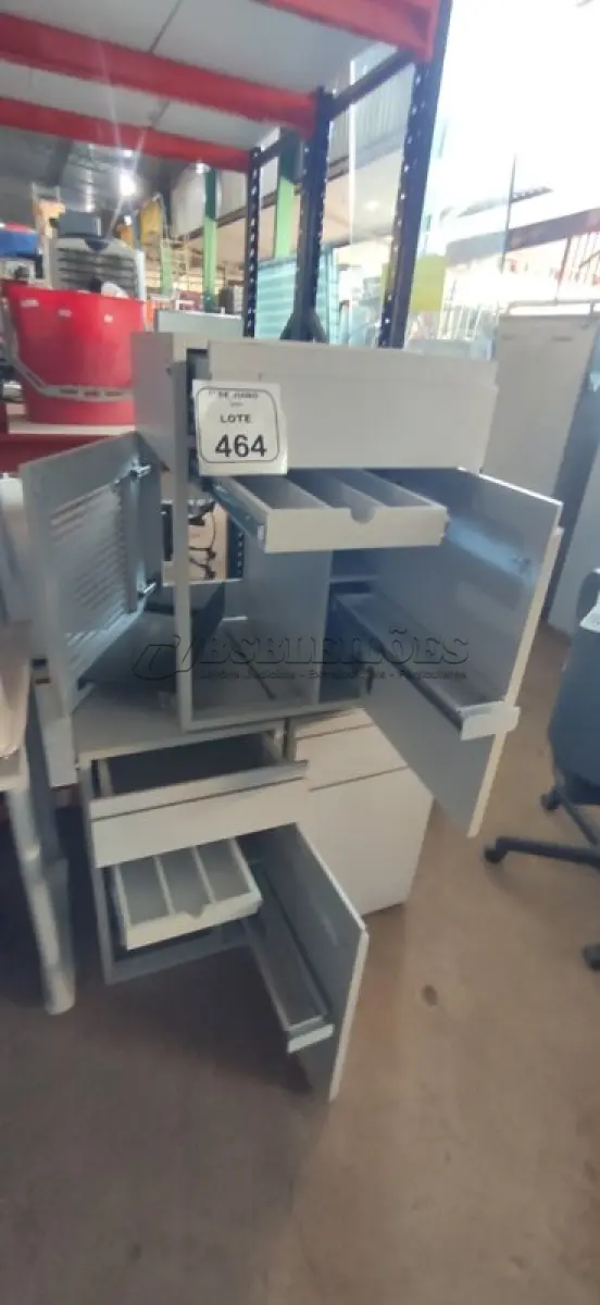 LOTE 464 - 03 ARMÁRIOS PARA CPU COM 01 PORTA E 01 GAVETA. (NO ESTADO) ATENÇÃO! FAZER A VISITAÇÃO ANTES DE ARREMATAR, NÃO SABEMOS SE FUNCIONA, LEILÃO NÃO TEM GARANTIA E NEM DEVOLUÇÃO, SUJEITO A POSSÍVEIS AVARIAS VISÍVEIS/OCULTAS E/OU AUSÊNCIA DE COMPONENTES.