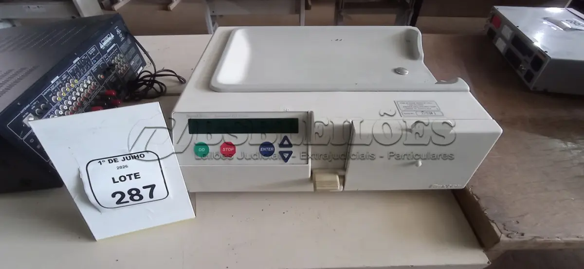 LOTE 287 - 01 APARELHO DE DIÁLISE PERITONEAL MARCA BAXTER. (NO ESTADO) ATENÇÃO! FAZER A VISITAÇÃO ANTES DE ARREMATAR, NÃO SABEMOS SE FUNCIONA, LEILÃO NÃO TEM GARANTIA E NEM DEVOLUÇÃO, SUJEITO A POSSÍVEIS AVARIAS VISÍVEIS/OCULTAS E/OU AUSÊNCIA DE COMPONENTES.